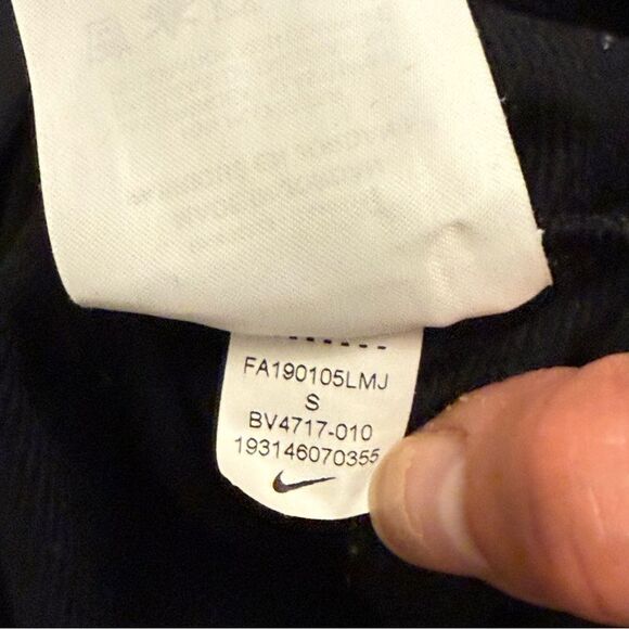 Nike Running DRI-FIT Element 3.0 Black Long Sleeve Crew Shirt Thumbholes Small - Picture 10 of 10